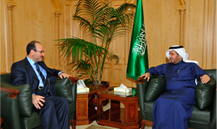 معالي وزير الصحة يستقبل سفير جمهورية الجزائر