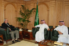 معالي وزير الصحة يستقبل سفير كوبا