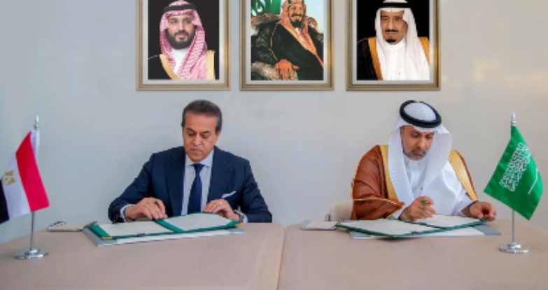 وزير الصحة يلتقي رئيس مجلس الوزراء لشؤون التنمية البشرية ووزير الصحة والسكان في مصر