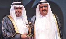 نائب حاكم دبي يكرم د.الربيعة لفوزه بجائزة حمدان للشخصيات الطبية المتميزة في العالم العربي