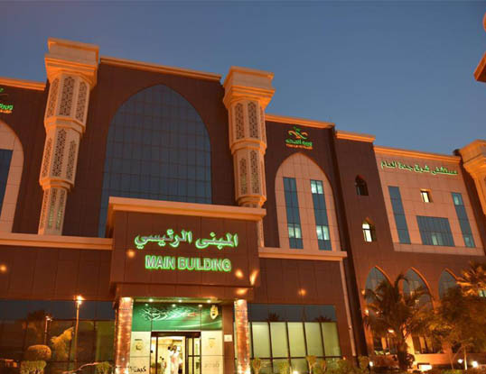 جراحة نادرة لتثبيت كسر متفتت بمستشفى شرق جدة
