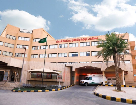استئصال 14 ورمًا ليفيًّا من رحم سيدة بالأحساء