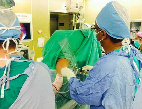 مستشفى الملك خالد في نجران ينجح في إعادة الكتف لمصاب بصعق كهربائي