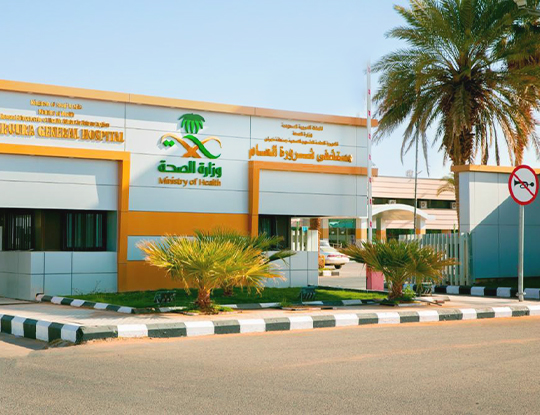 مستشفى شرورة العام يُنهي معاناة مريضة من صعوبة بالتنفس وتغير بالصوت