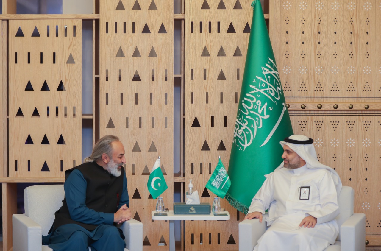 معالي وزير الصحة يلتقي سفير باكستان لدى المملكة