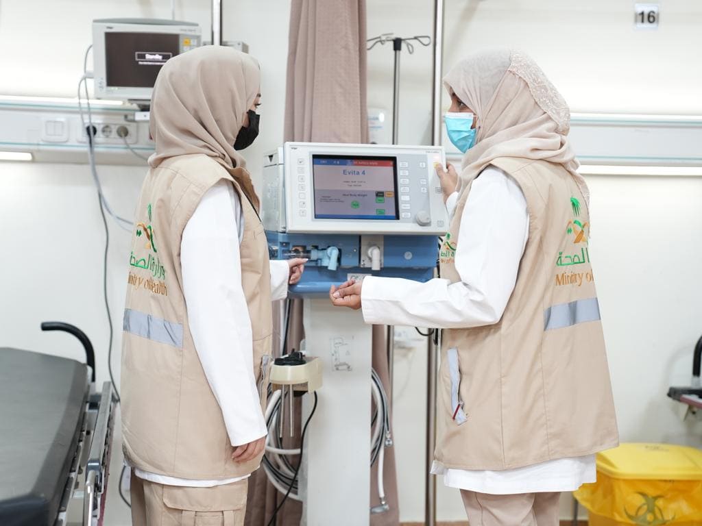 مَشَاعِل ممرضة سعودية في خدمة ضيوف الحجاج منذ 17 عامًا