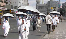 Dr. Barakat Al-Sallami Warns Pilgrims against the Risk of Heat Exhaustion