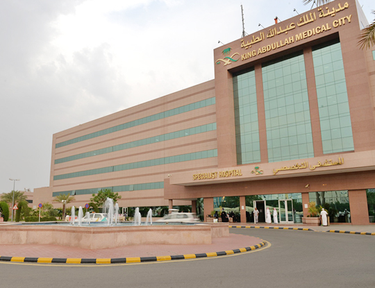  إنقاذ مريض من مضاعفات بالقلب في مدينة الملك عبدالله الطبية