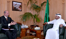 وزير الصحة يستقبل السفير الكوبي