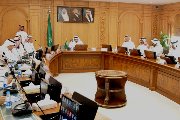 Minister of Health Stresses Improving Performance and Raising Production Efficiency