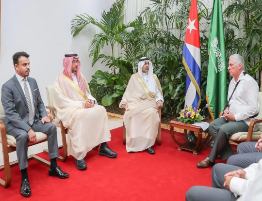 رئيس جمهورية كوبا يستقبل وزير الصحة