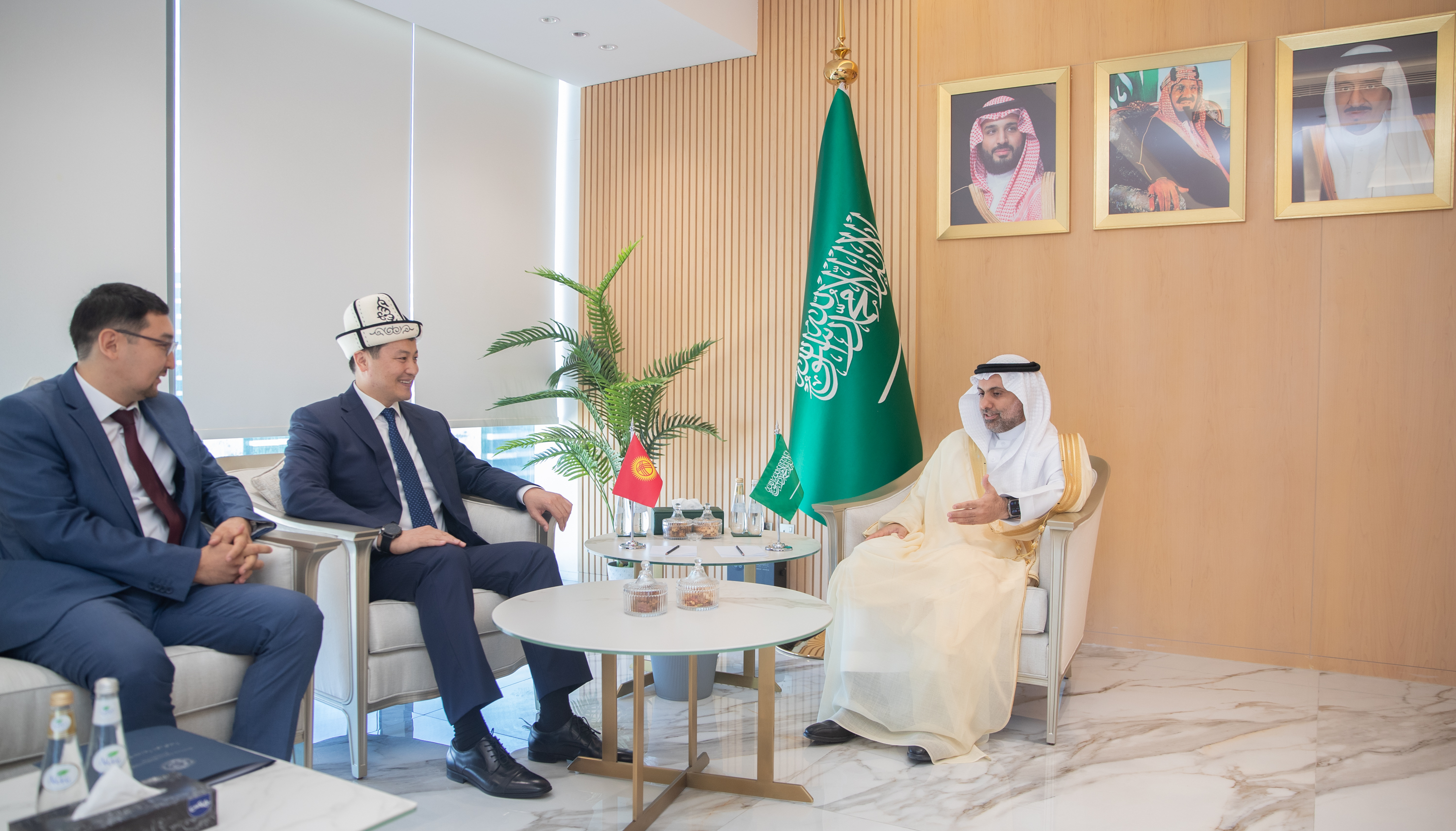 وزير الصحة يستقبل سفير قرغيزستان لدى المملكة حيث بحث الجانبان سبل التعاون في مجال القوى العاملة والصحة الرقمية.