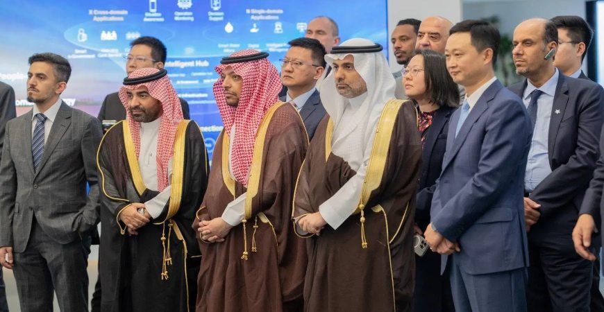 وزير الصحة يزور مقر شركة "هواوي" ويلتقي مؤسس الشركة وقياداتها ويشهد توقيع مذكرات تفاهم لتعزيز التعاون في القطاع الصحي