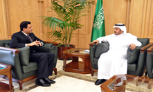 Dr. Al-Rabeeah discusses Health Cooperation with Pakistani Ambassador